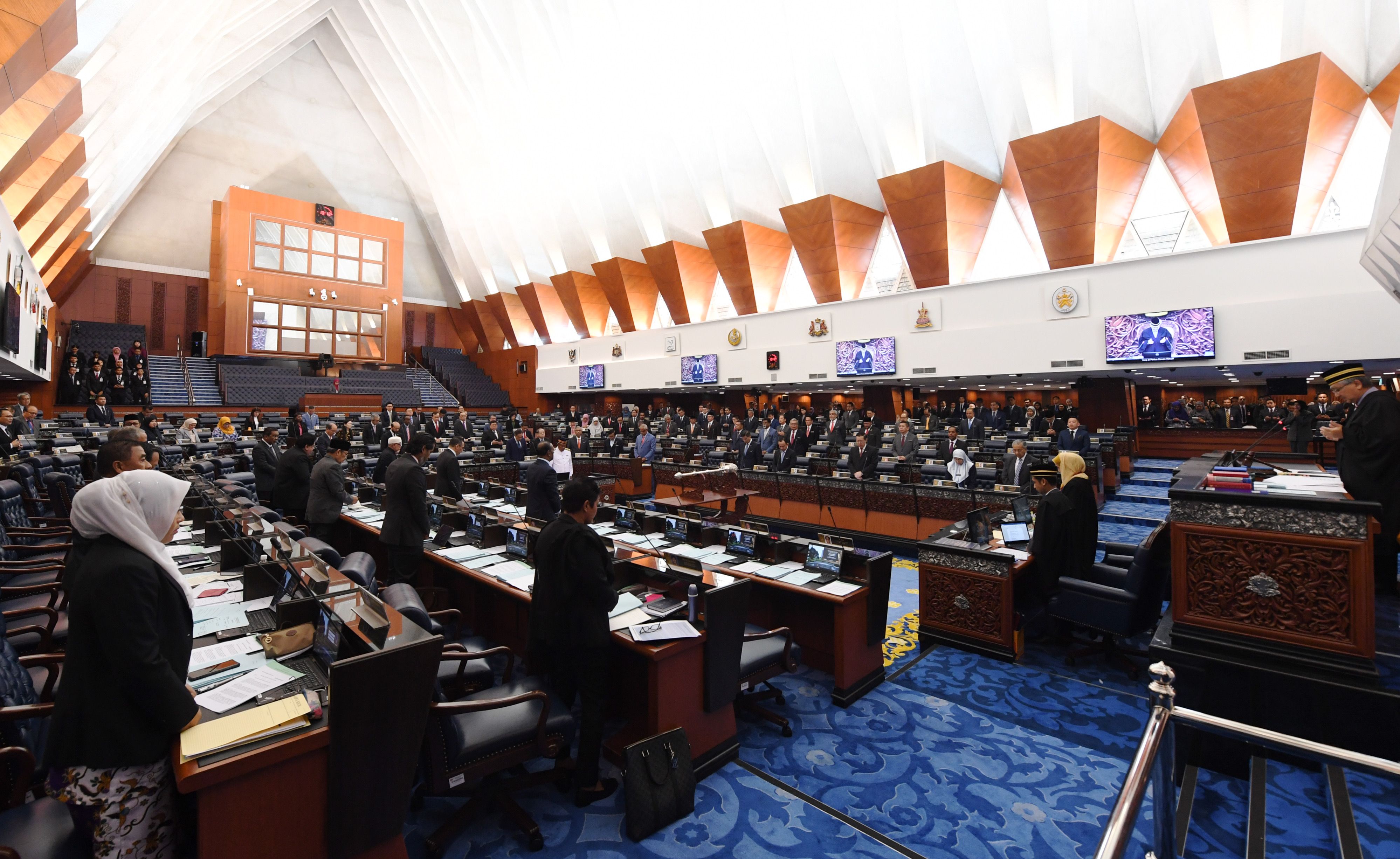 5G implementation, vape sale ban to heat up dewan rakyat Q&A session today
