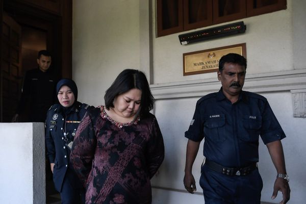 Bekas setiausaha pejabat didakwa rasuah