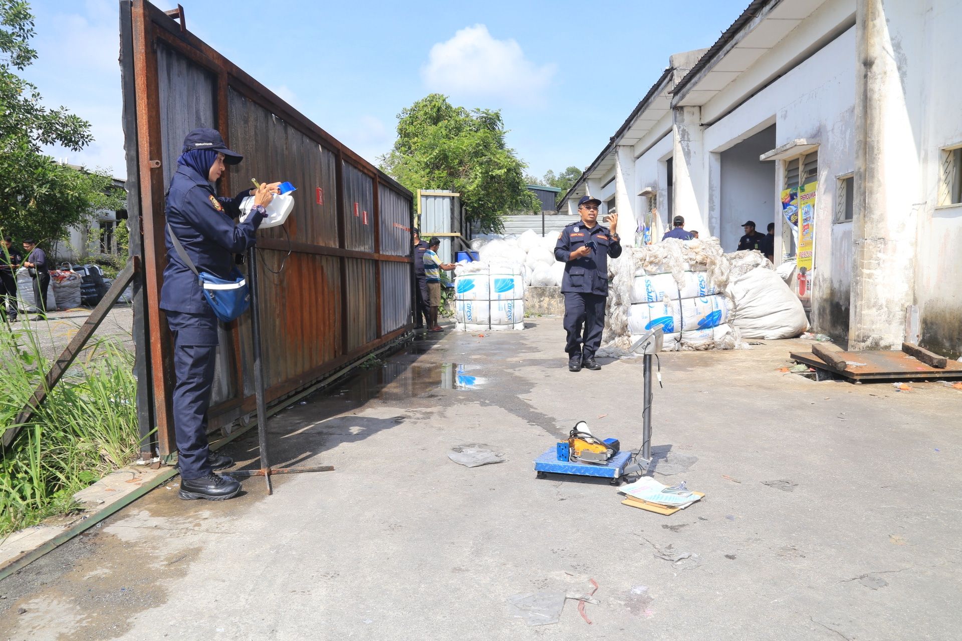 Kilang kitar semula plastik haram disita