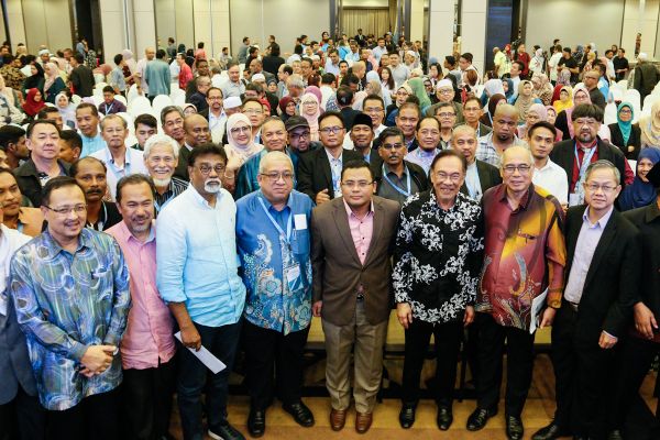 吁推倒种族主义高墙 安华吁提倡各族团结