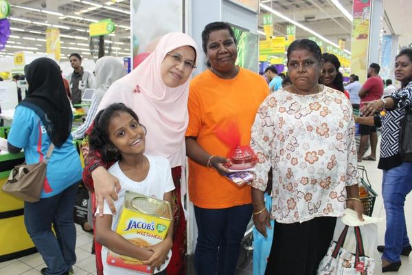 515 Indians Receive Jom Shopping Vouchers for Deepavali