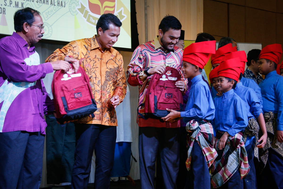 Raja Muda Selangor santuni anak-anak yatim di SCCC