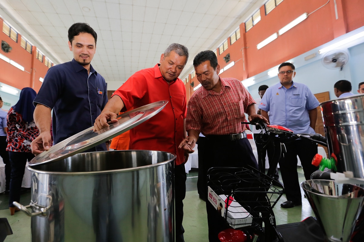 38 peserta Blueprint Pembasmian Kemiskinan terima alatan perniagaan