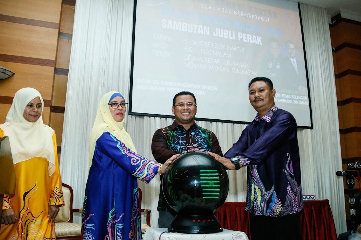 SMK Sungai Kertas terima RM50,000 naik taraf kemudahan sekolah