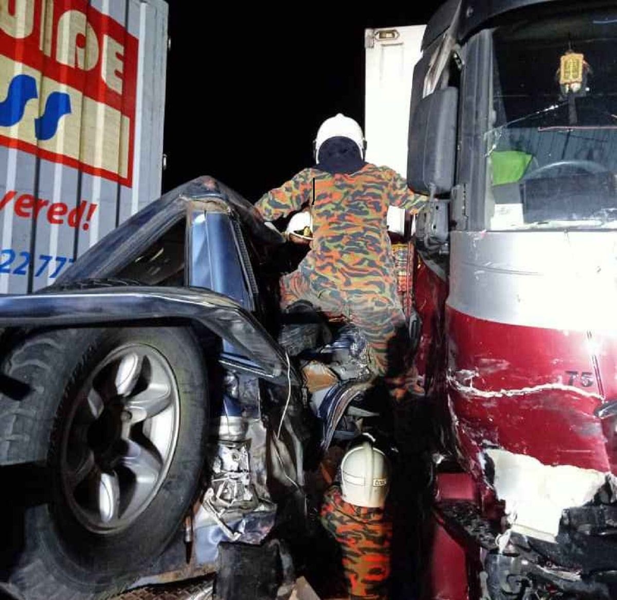 Nahas tujuh kenderaan, hanya dua maut