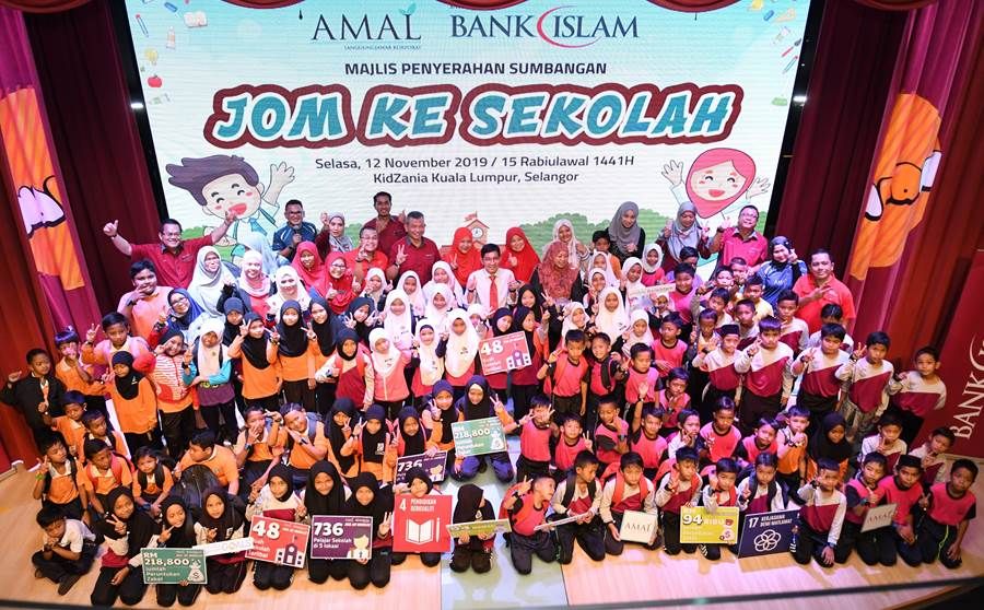 Bank Islam `kongsi rezeki' dengan 100 pelajar Banting