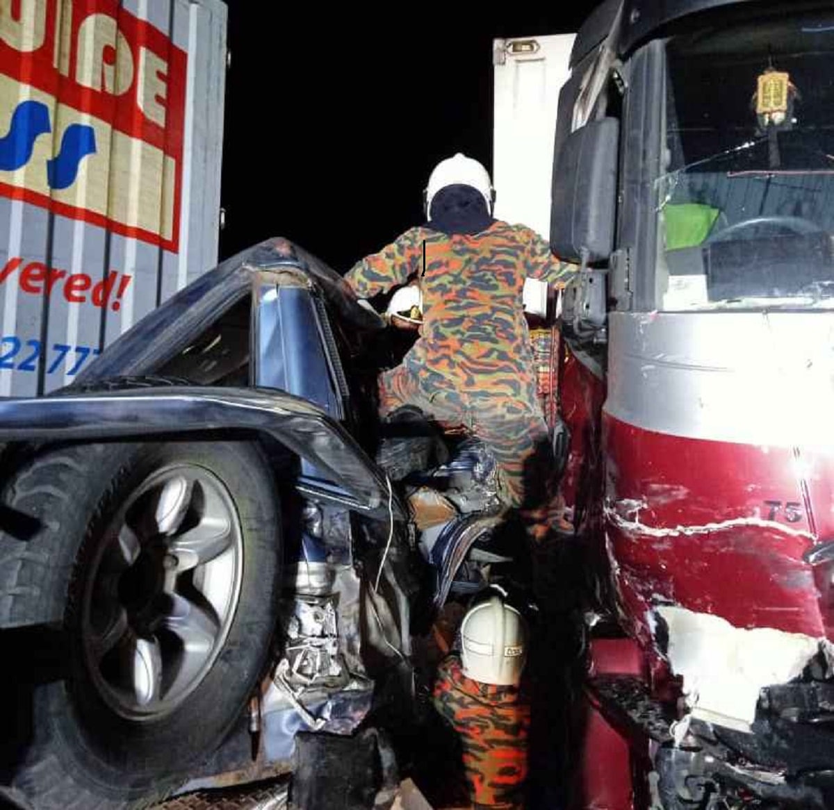 Empat maut nahas tujuh kenderaan