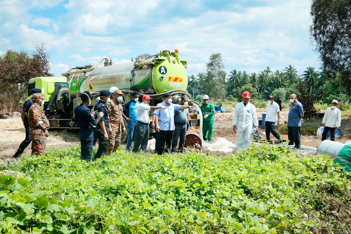 Sabotaj disyaki punca kebakaran bahan kimia