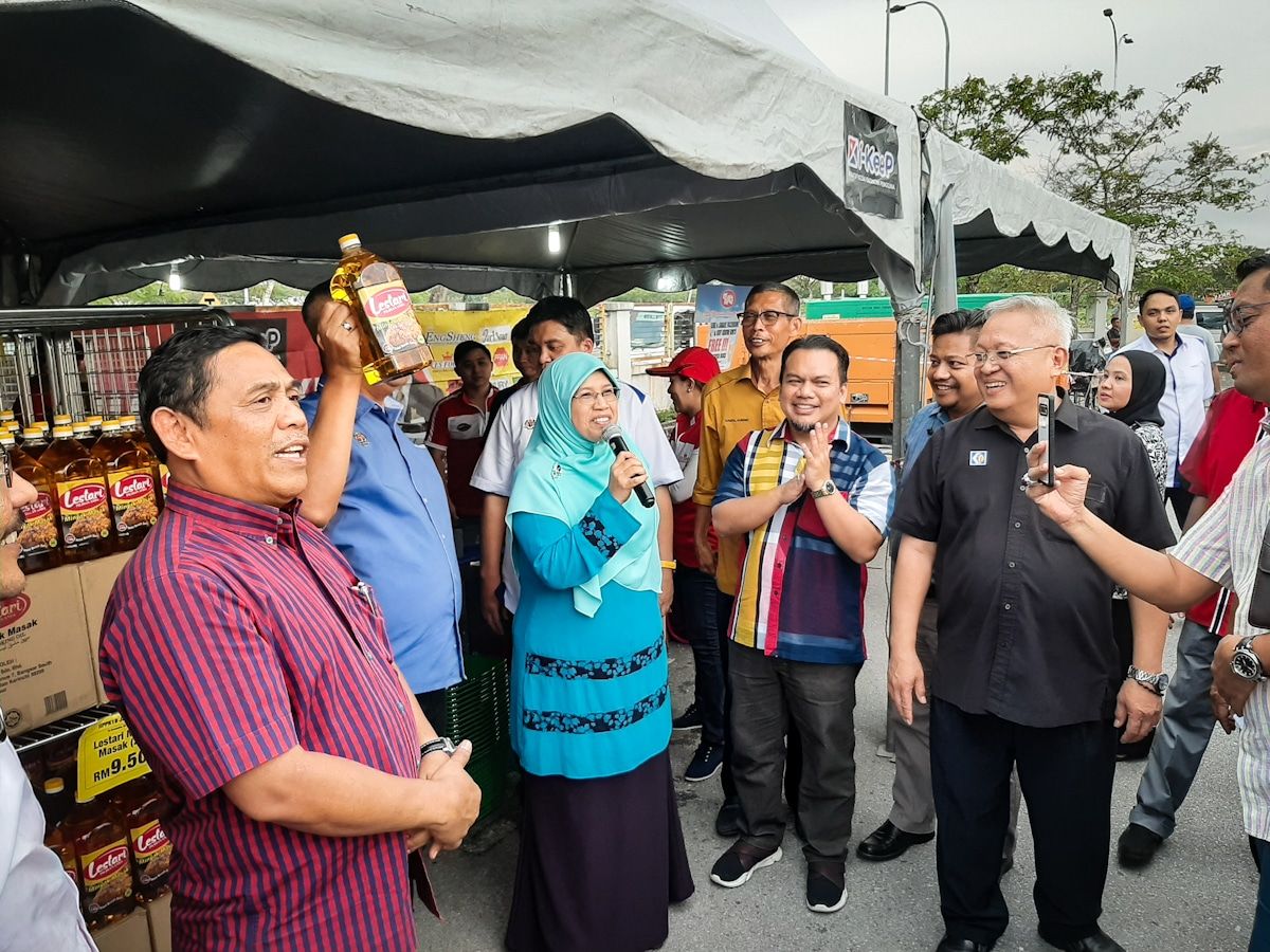 EXCO lelong minyak murah