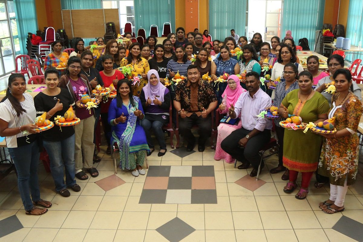 50 wanita sertai gubahan set hantaran