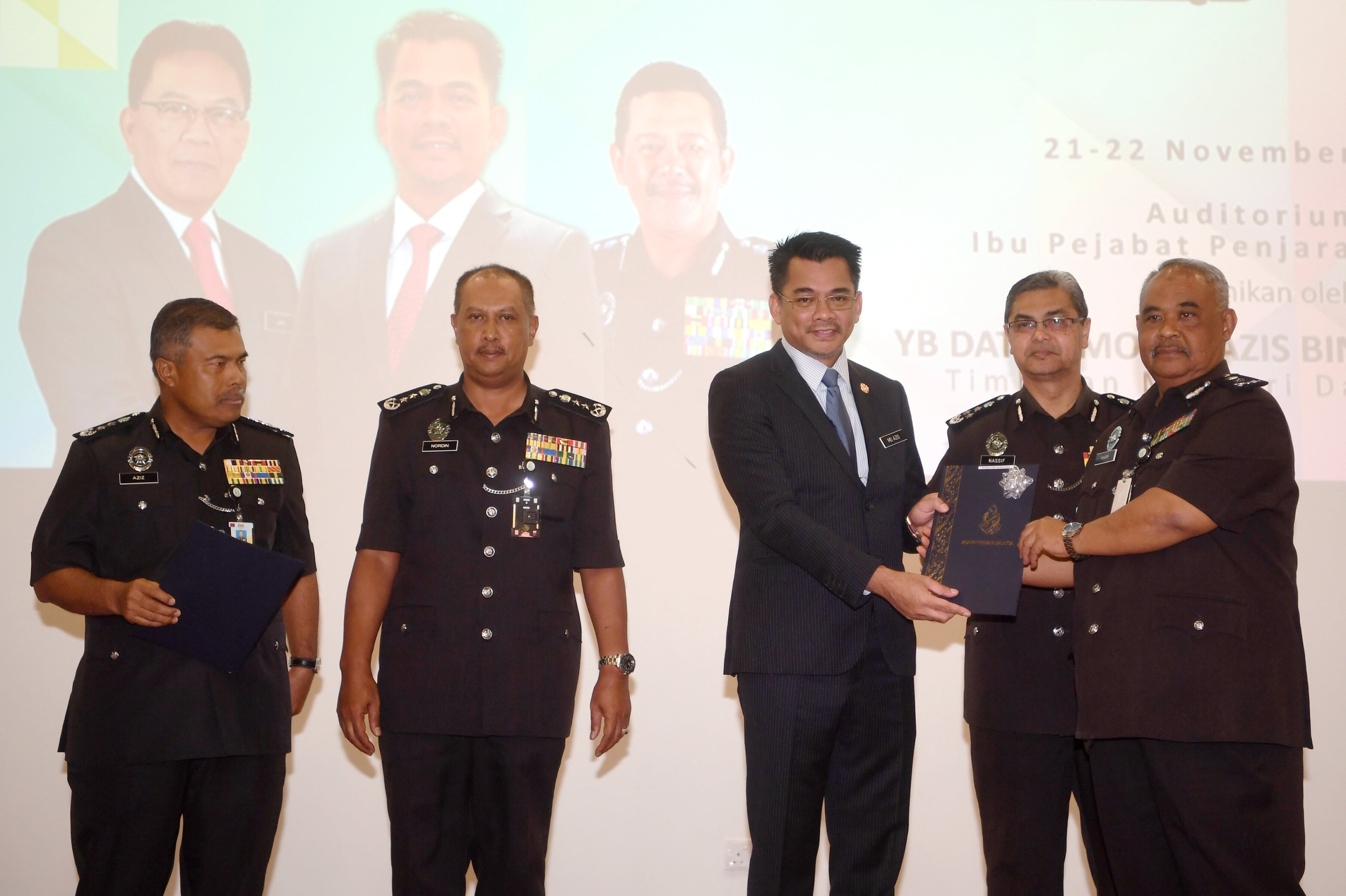 Buat kajian berhubung penjara swasta
