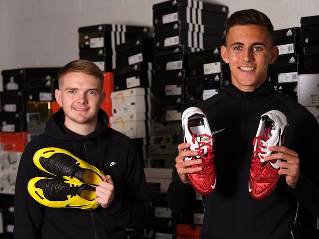 Kasut 'rare' buka laluan temu bintang bola