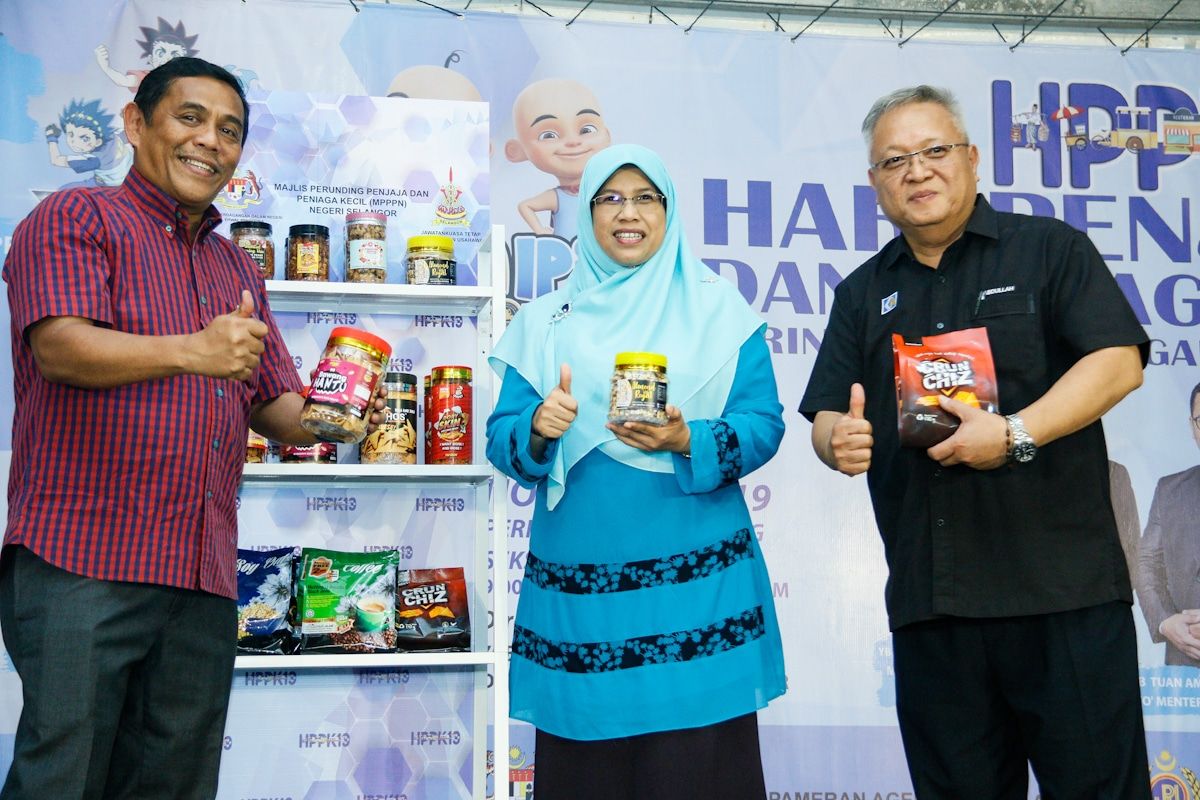 Penjaja, peniaga kecil penyumbang ekonomi negara