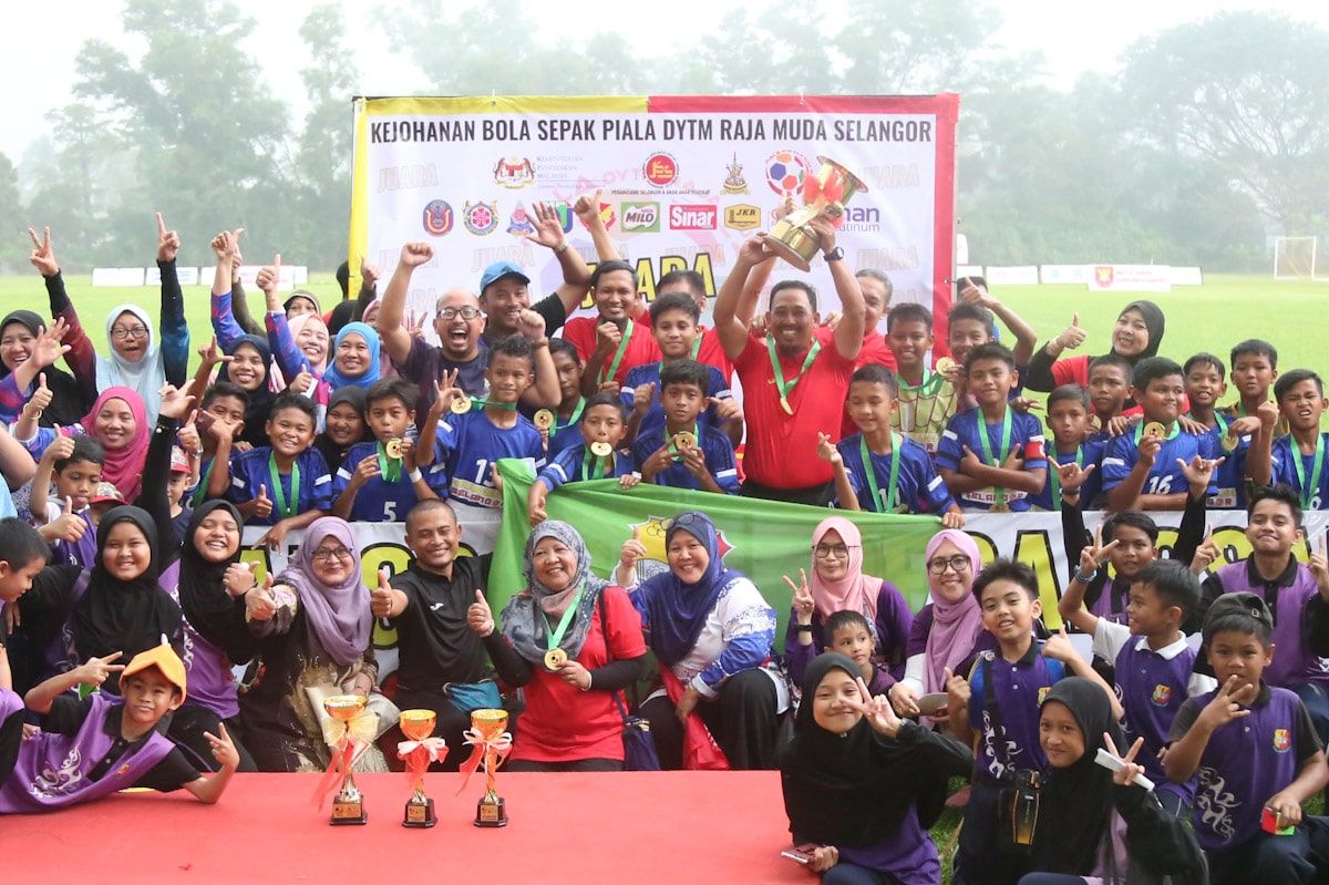 SK Bandar Anggerik julang Piala DYTM Raja Muda Selangor 2019