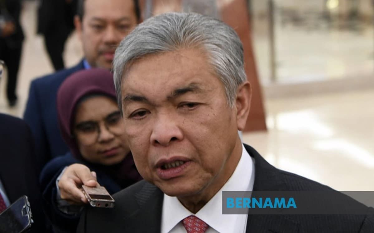 `Ahmad Zahid arah saya tandatangani cek kosong' - Saksi