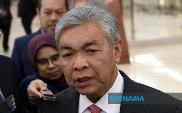`Ahmad Zahid arah saya tandatangani cek kosong' - Saksi