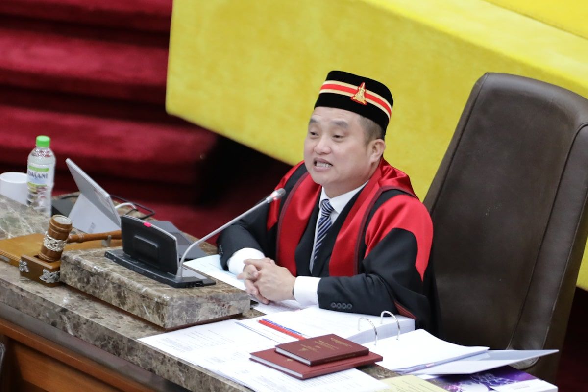 DNS gamat, Speaker ditegur bawa botol air plastik