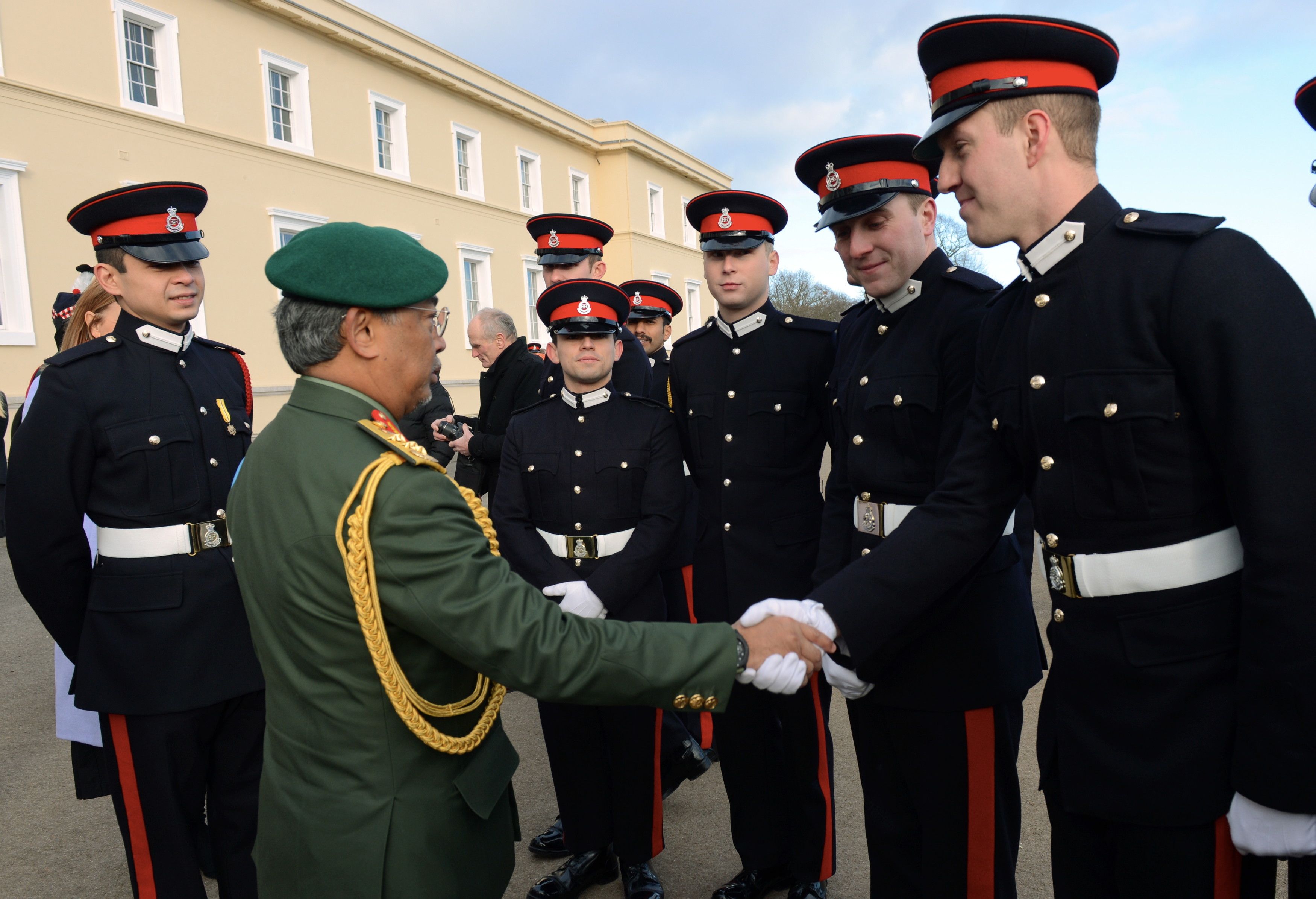 Agong bangga pentauliahan anakanda di akademi tentera