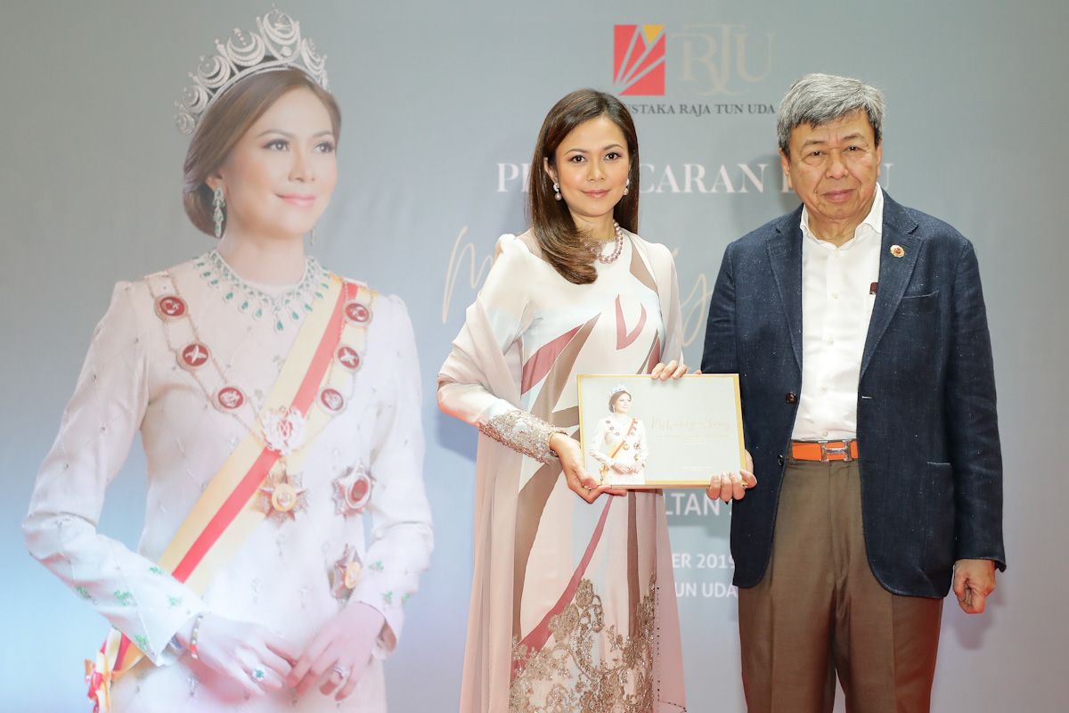 Sultan Selangor lancar buku ‘My First Year Journey’