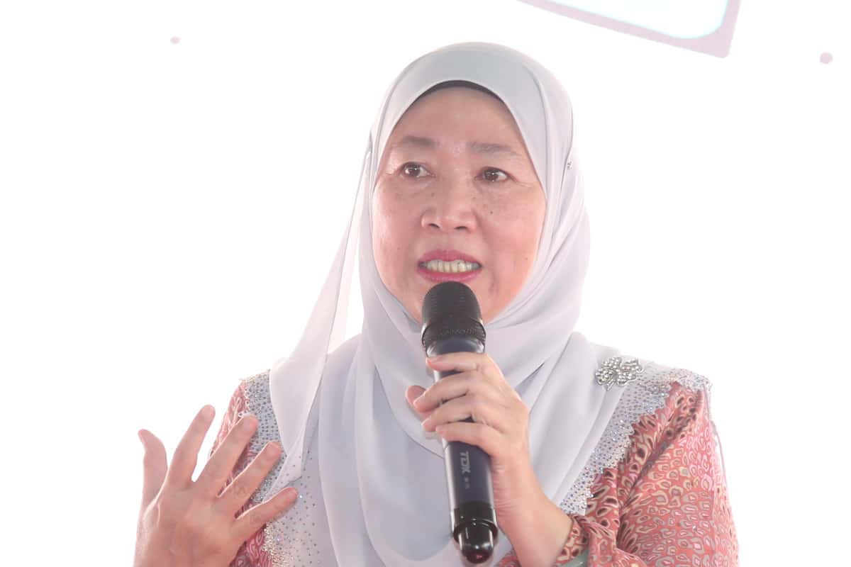 Dr Daroyah sumbang keperluan asas kepada 120 penerima