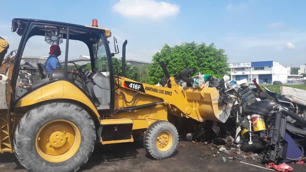 工业区停车位堆积60旧车及部件  莎阿南市厅充公对付