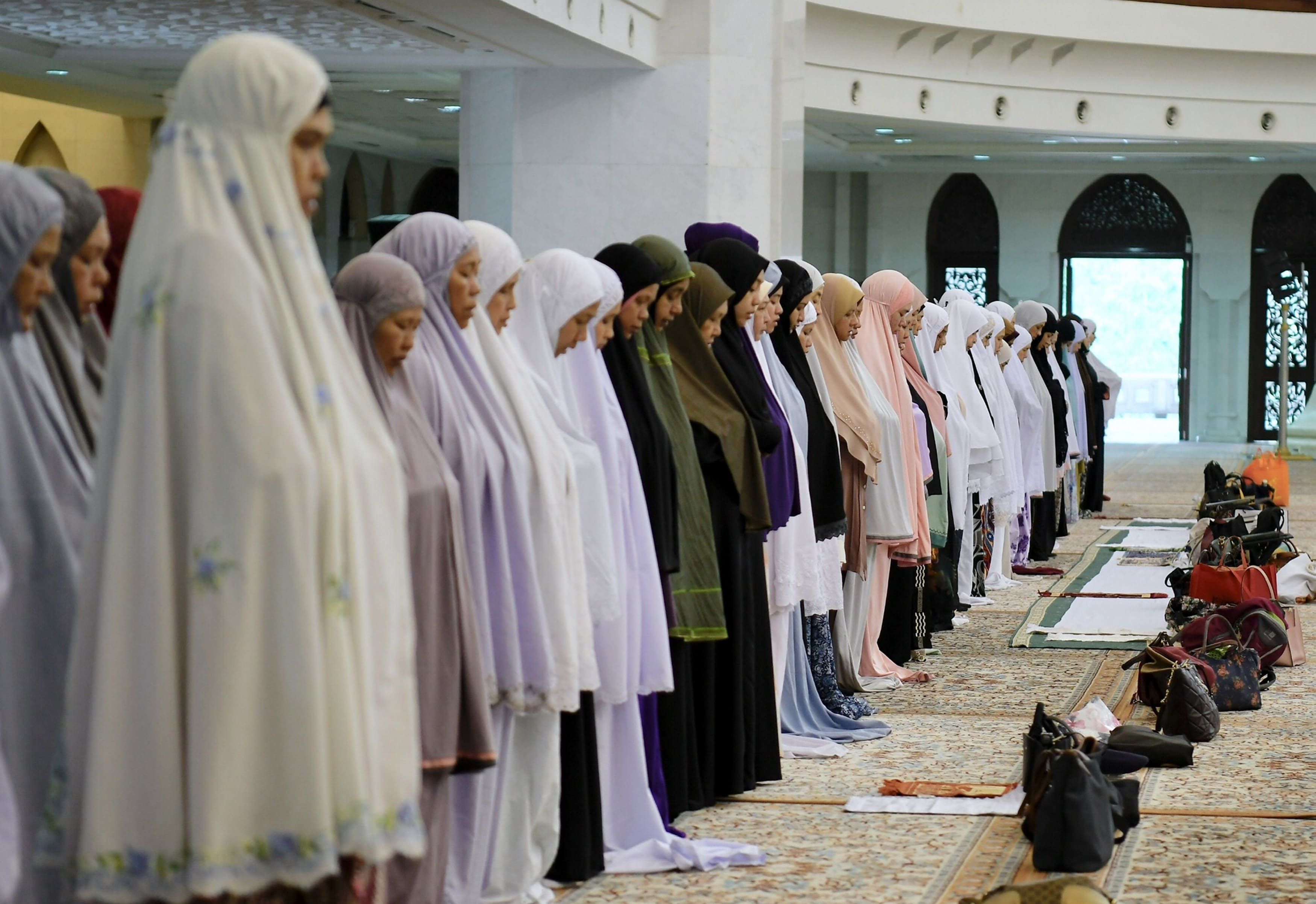 Jais: Wanita, kanak-kanak dibenar solat jemaah di masjid