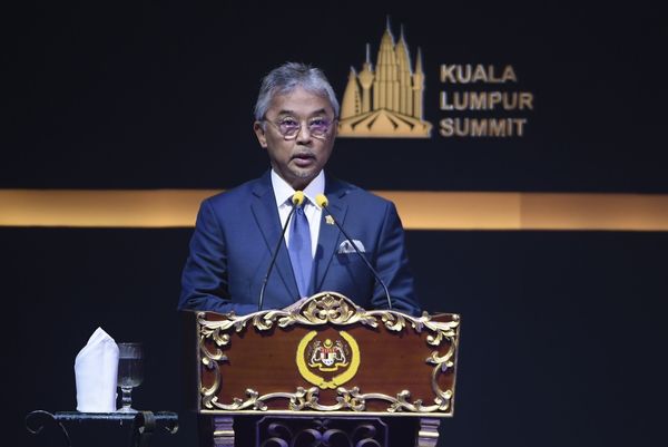 King calls for Muslim unity, development to face challenges