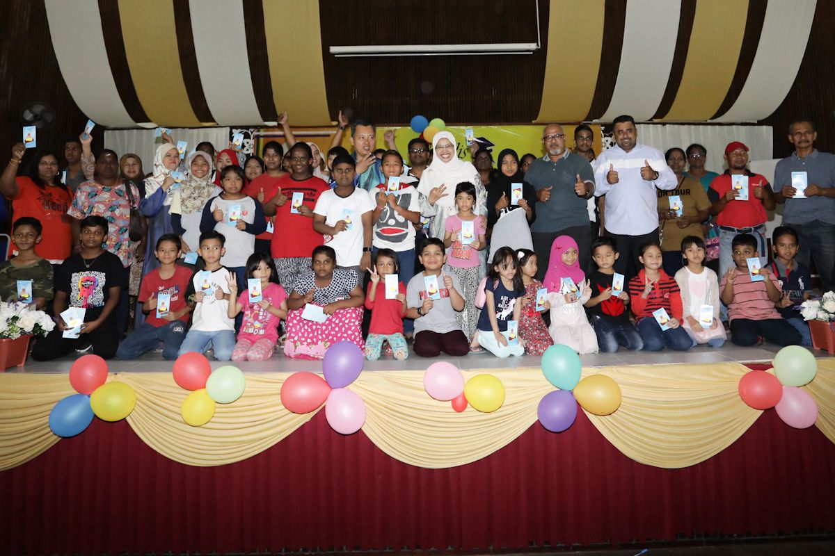 537 keluarga terima baucar bantuan sekolah