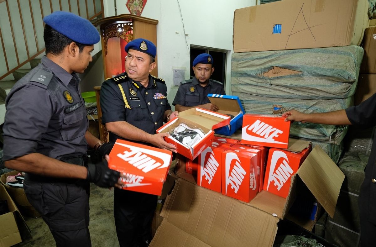 27,100 pairs of fake branded footwear worth RM1.3mln seized