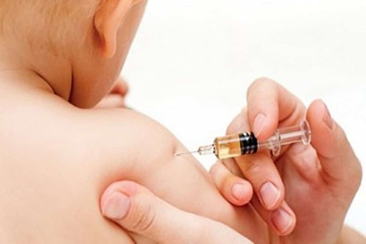 Bayi baru lahir terima suntikan percuma vaksin pneumococcal
