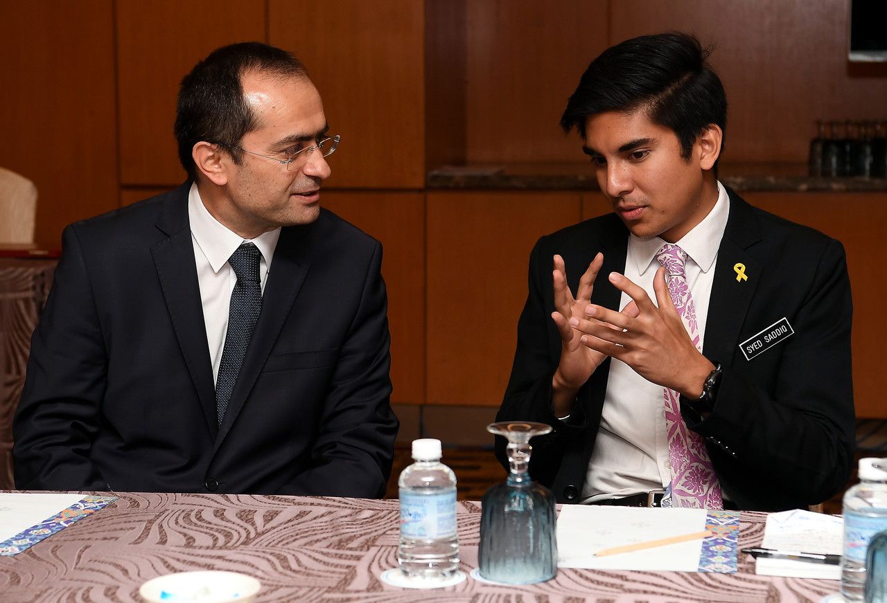 முன்னாள் அமைச்சர் சைட் சாடிக் மீது நம்பிக்கை மோசடி வழக்கு