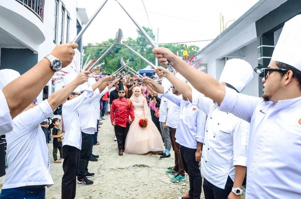 Perkahwinan berlangsung `bawah senduk' viral