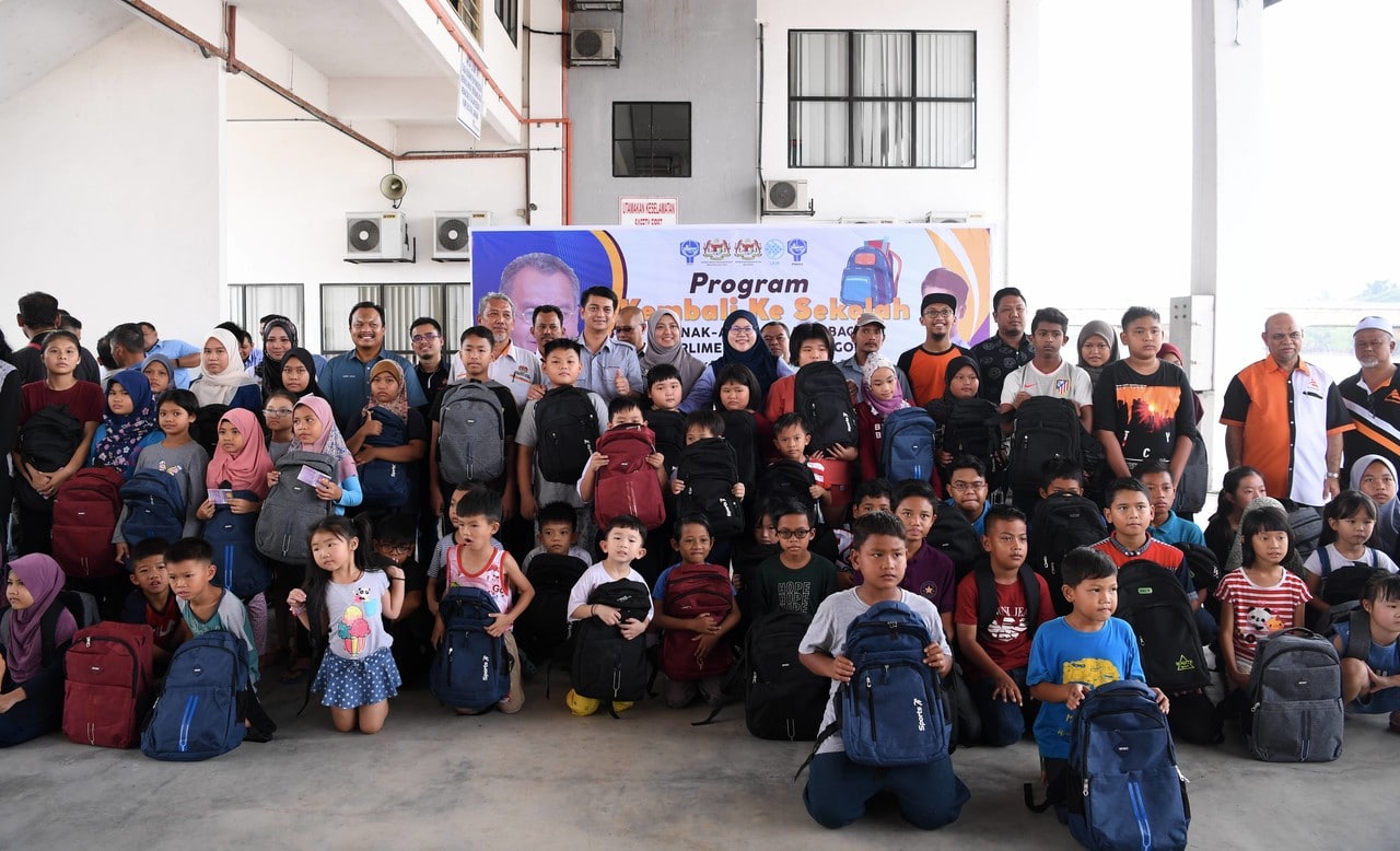 125 anak nelayan terima bantuan kelengkapan sekolah