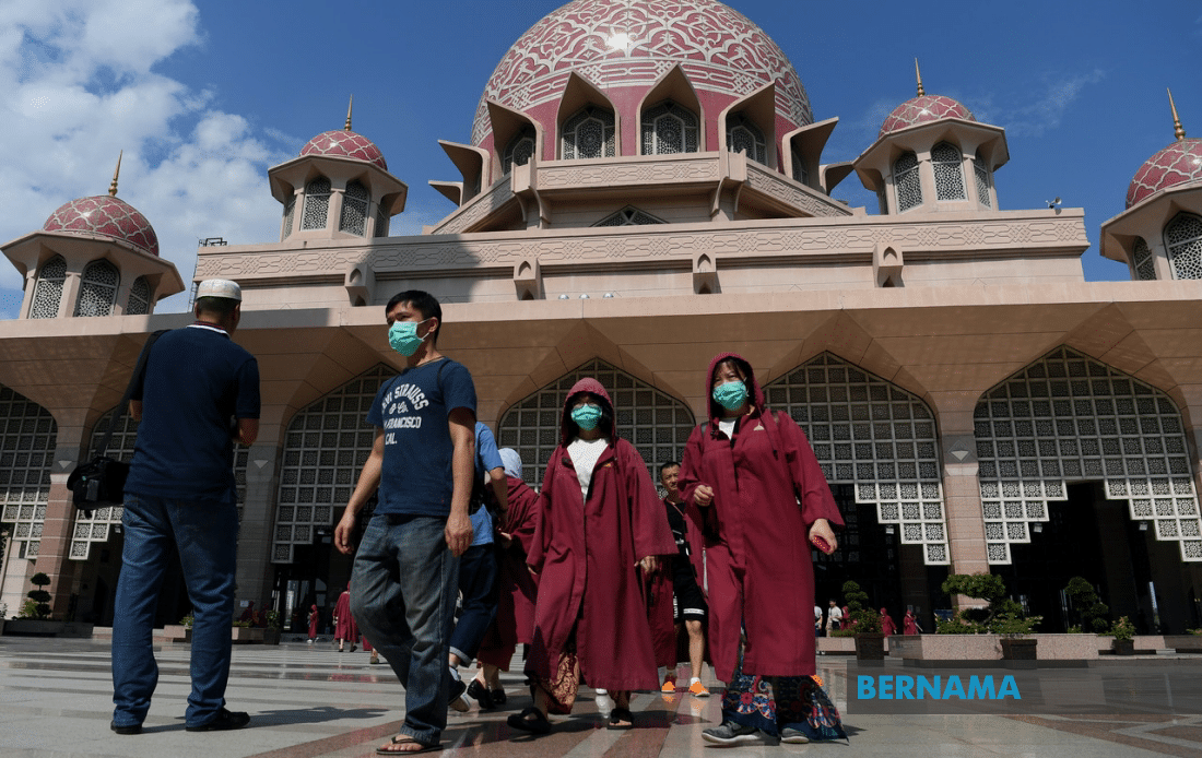 Masjid Putra dibuka semula lawatan pelancong asing