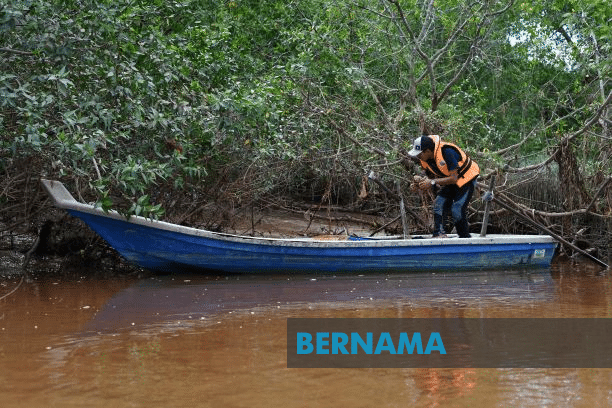 Habitat kelip-kelip terancam kerana Sungai Selangor jadi `tong sampah'