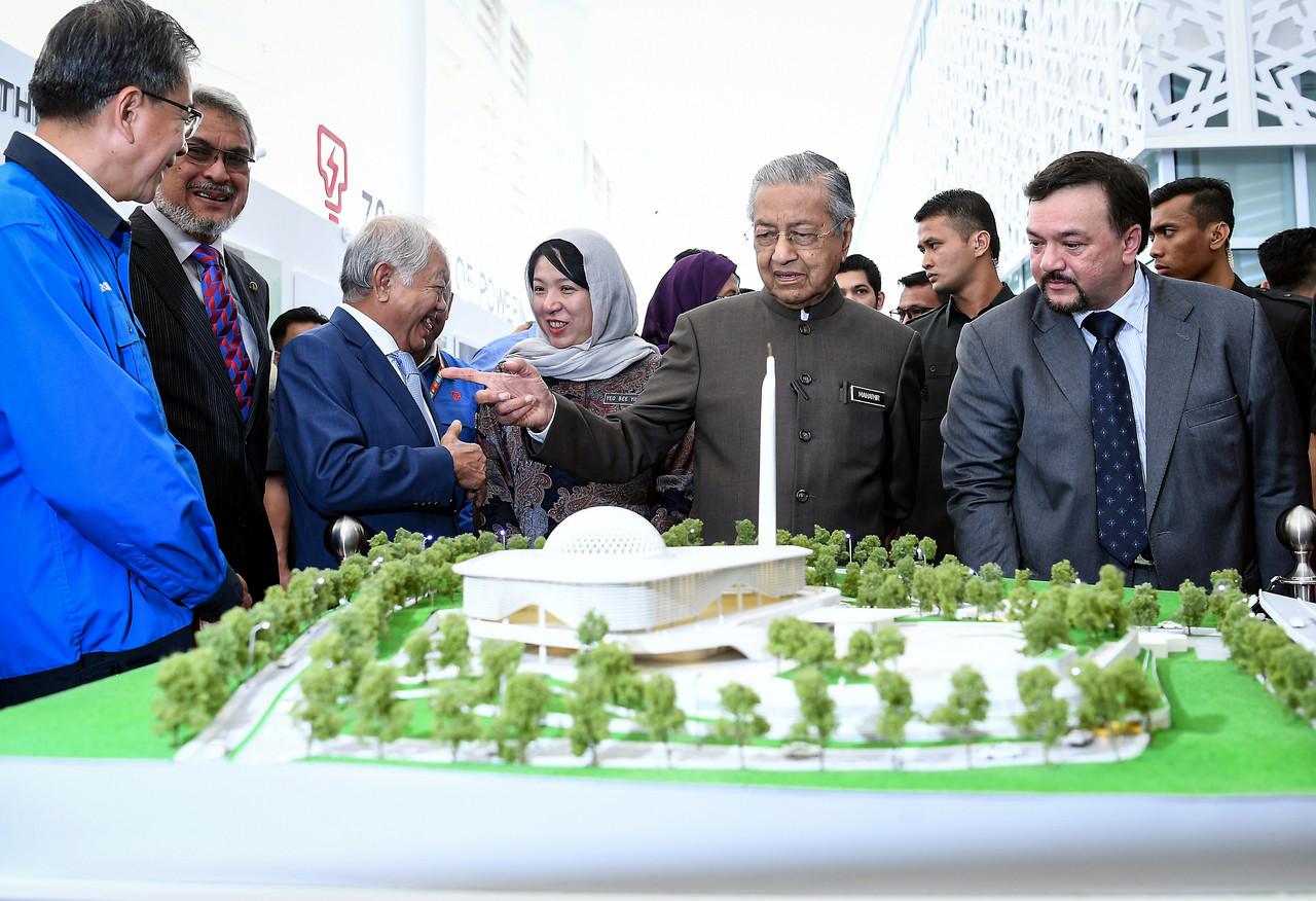 Kejayaan TNB kerana berani melawan arus - Dr Mahathir