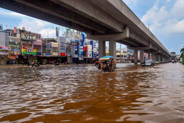16 maut banjir di Jakarta