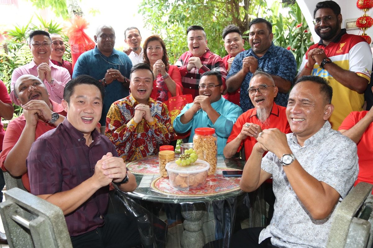 Kunjungan MB saat dinanti Raymond rai Tahun Baharu Cina