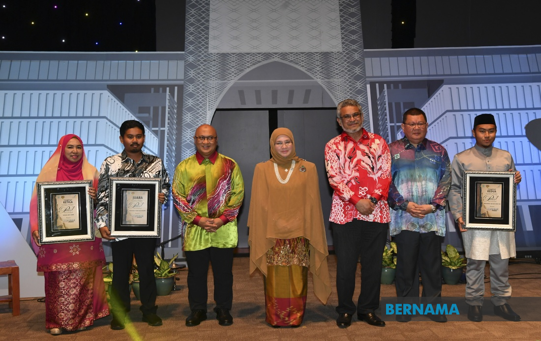 Permaisuri Agong berangkat ke Malam Deklamasi Puisi Putrajaya