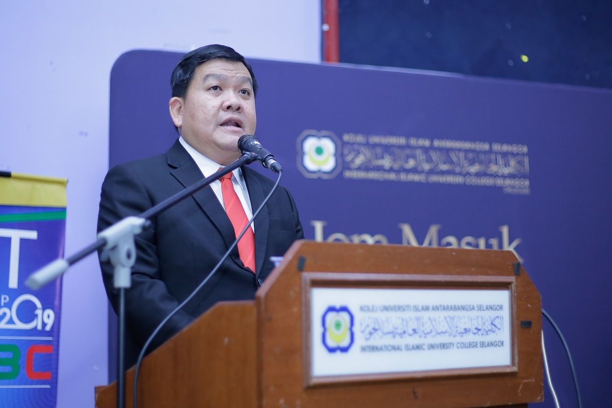 Cadang gantung lesen pengusaha guna penyedut minuman plastik