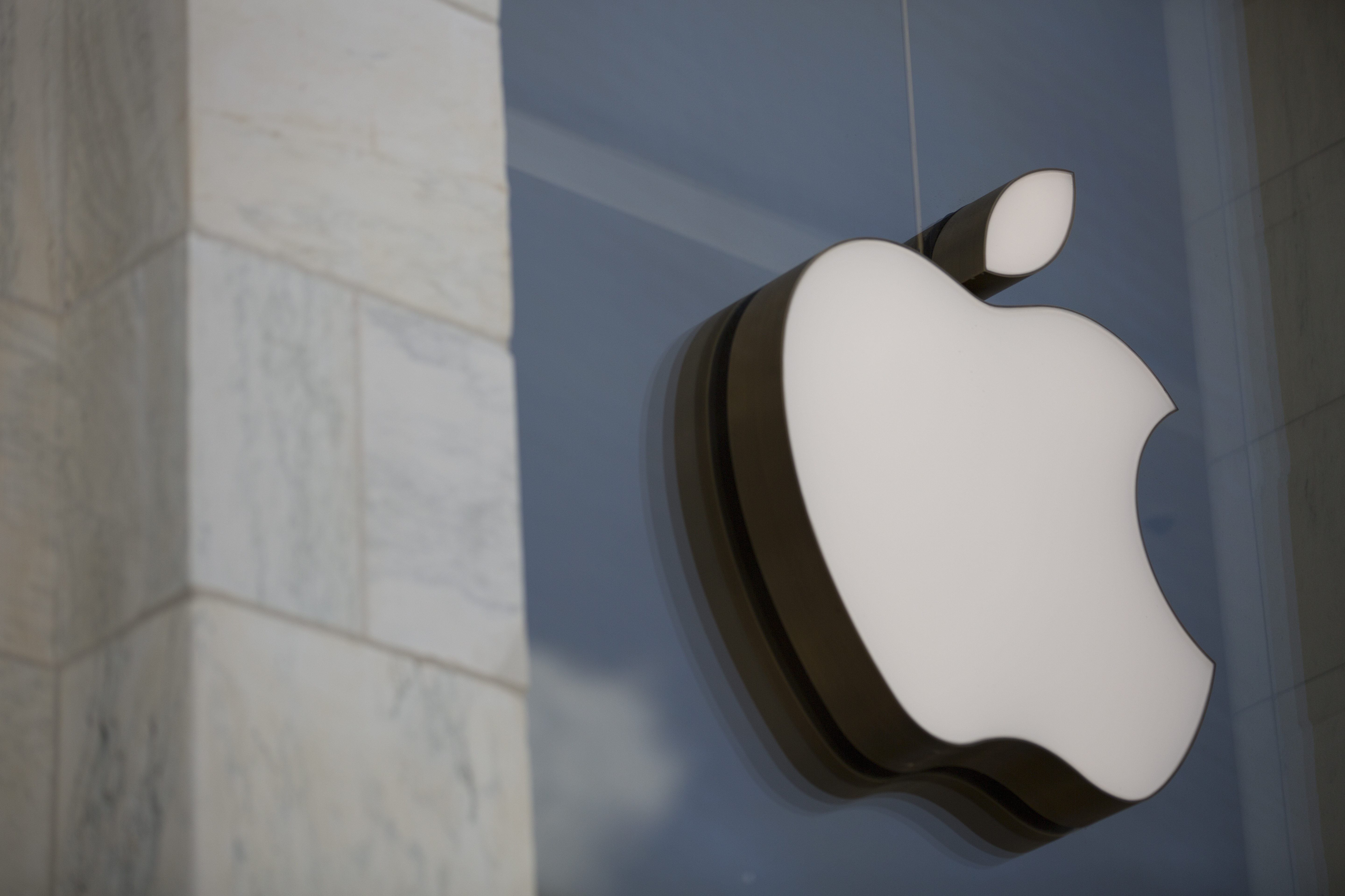 Apple revenue forecast beats estimates, tariff costs projected at US$1.1 bln