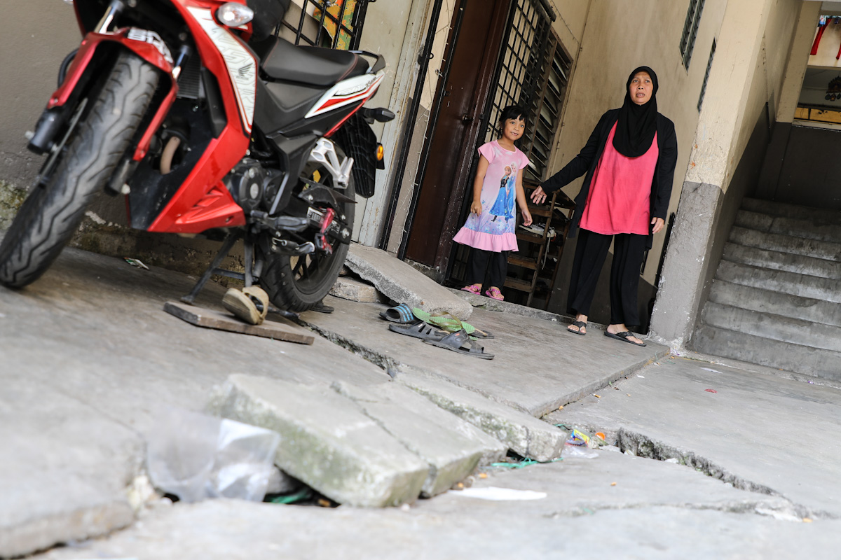Flat retak: Penduduk hidup dalam ketakutan