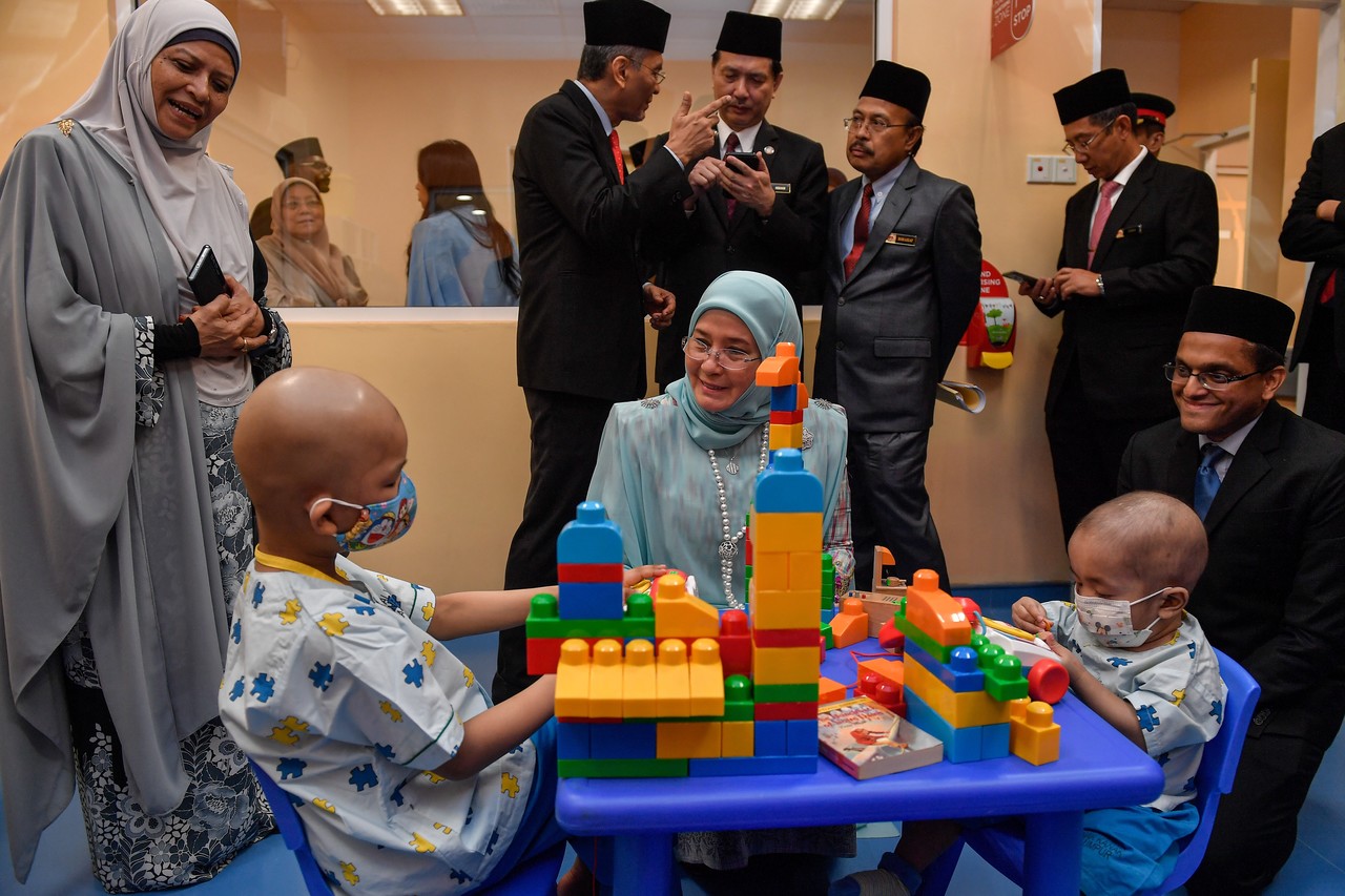 Tunku Azizah nasihat golongan ibu peka, jaga kesihatan anak