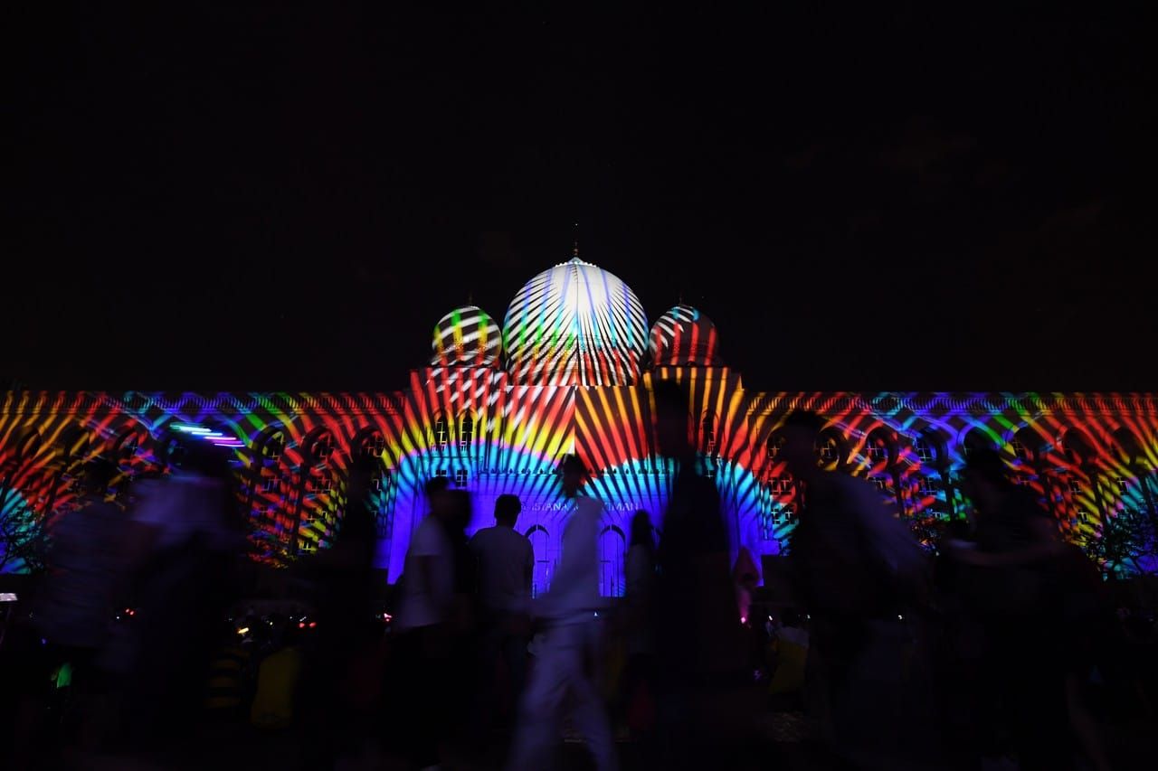 Dr Mahathir sertai ribuan pengunjung saksi Festival Lampu 2019