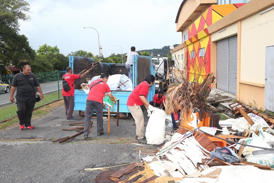 Kakitangan MDHS, penyewa premis gotong-royong bersih dewan