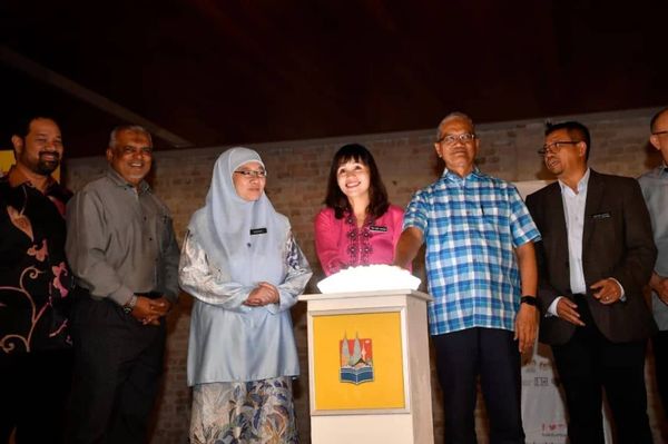 Public unis have autonomy to postpone classes, says Teo