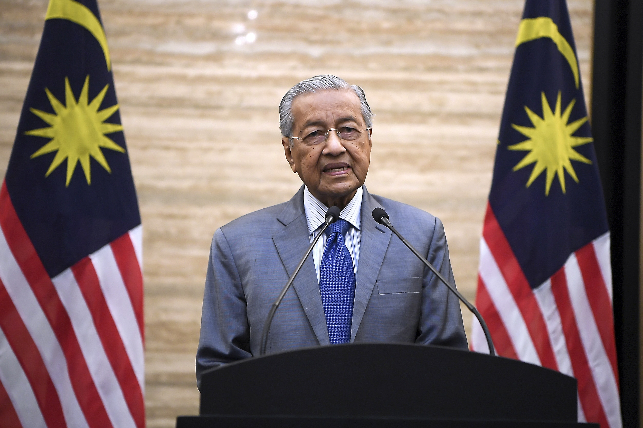 Dr Mahathir dedah sebab berundur mengejut