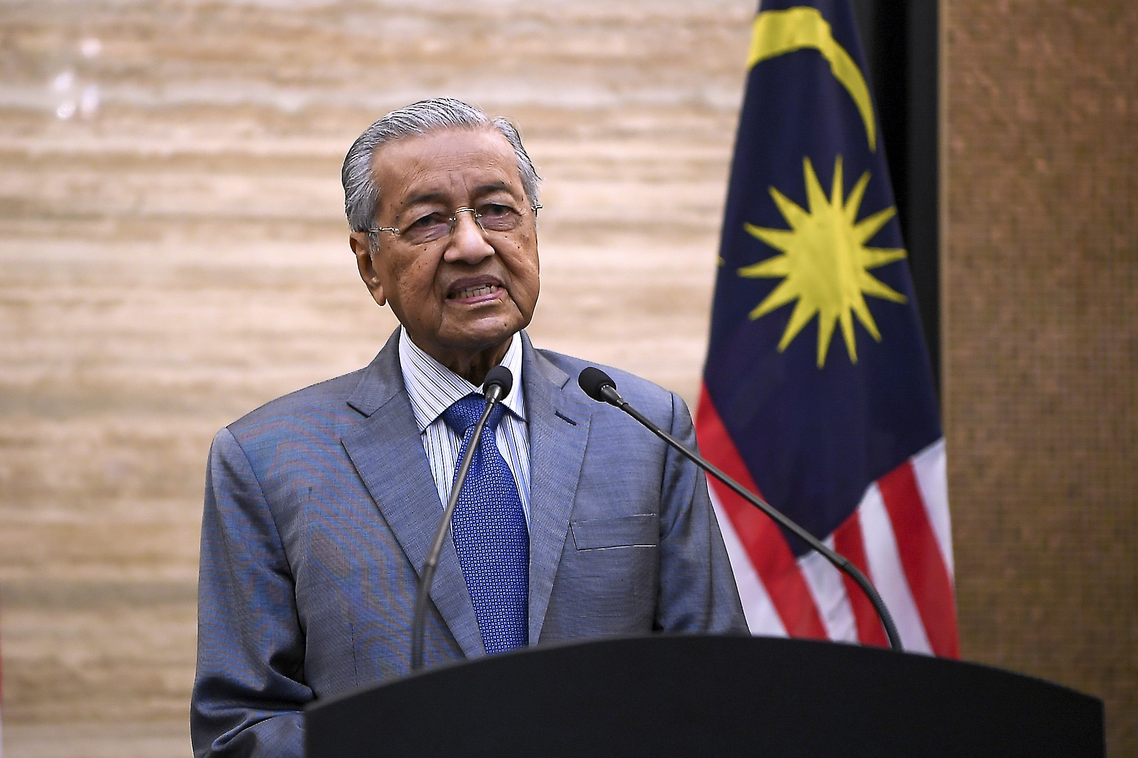 Dr Mahathir tawar diri calon PM dengan sokongan Pakatan