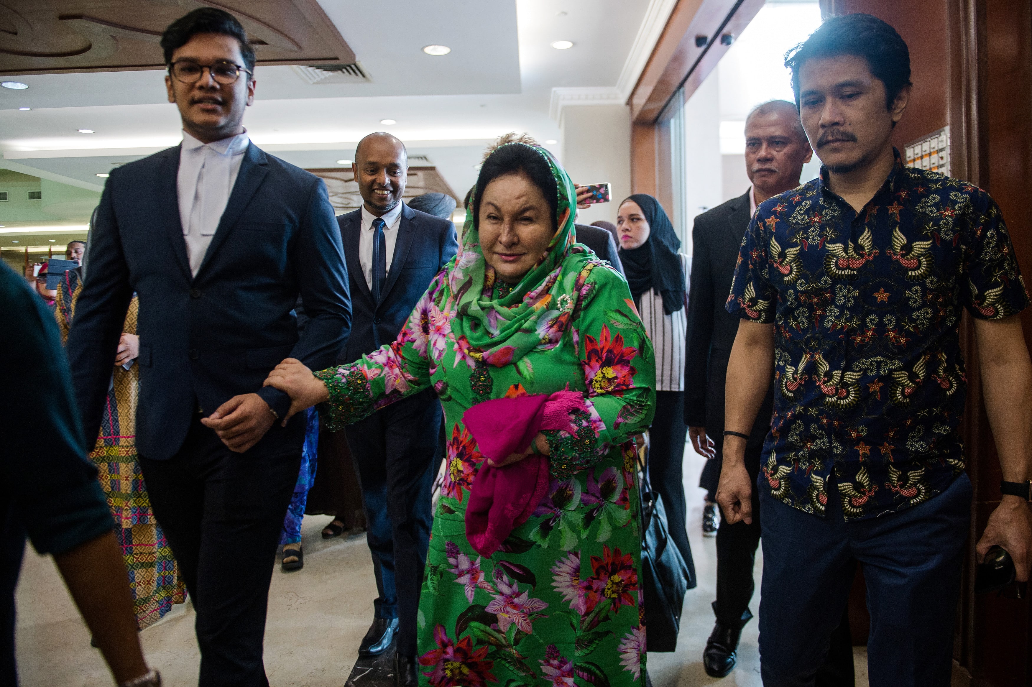 Perbicaraan Rosmah: Najib diminta tinggalkan mahkamah