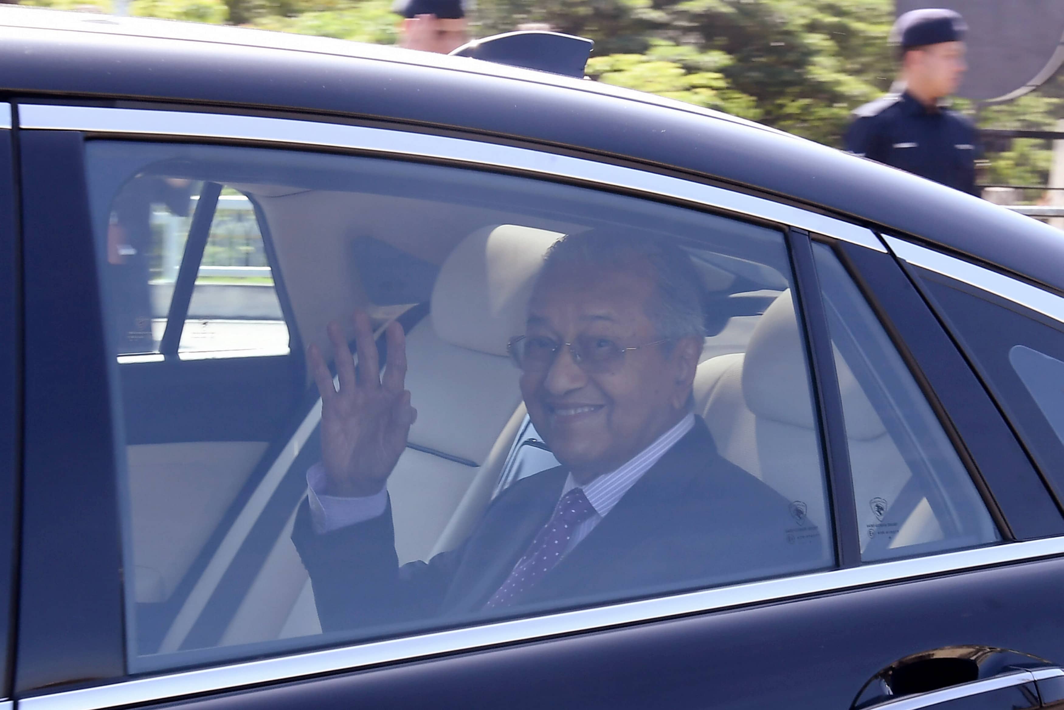 Dr Mahathir tiba di Istana Negara menghadap Agong